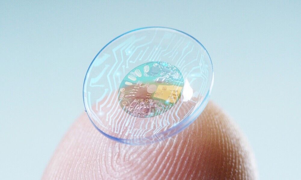 Augmented reality contact lenses overlay